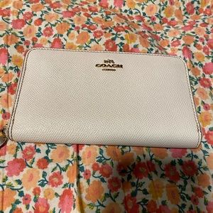 White coach wallet